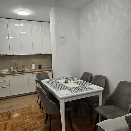 Zidart Free Garage Apartment