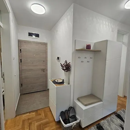 Apartment Zidart Free Garage